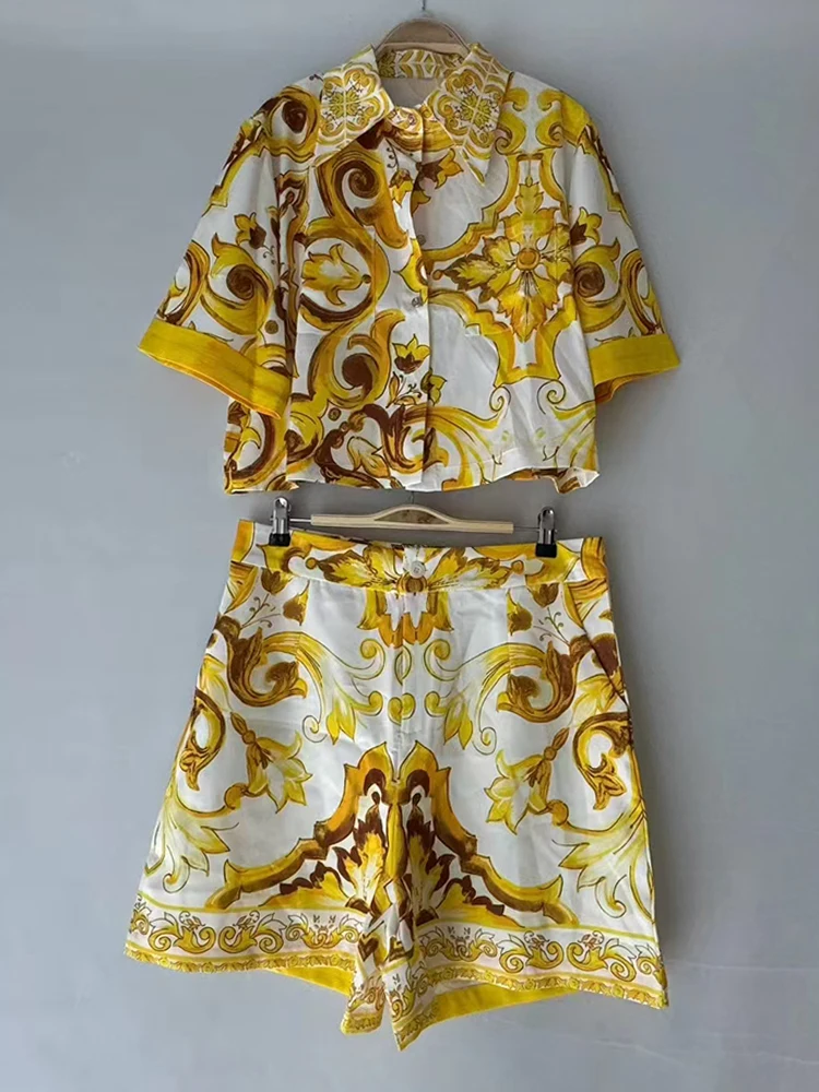 Completo due pezzi da donna estivo 2026: camicia corta ampia con stampa geometrica retrò e pantaloncini a gamba larga alla moda