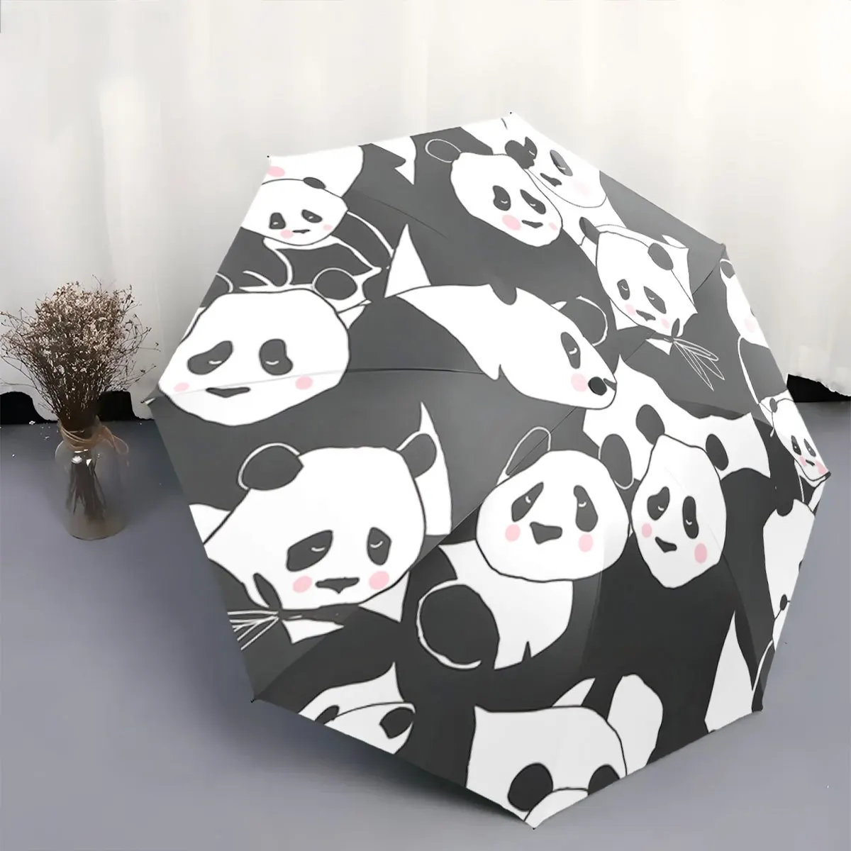 Personalisierter Themen-Faltschirm | Verspielte Pandas an einem nebligen Tag, kreativ, tragbar, Eisenrahmen, 8 Rippen, automatisches Öffnen, ca. Image