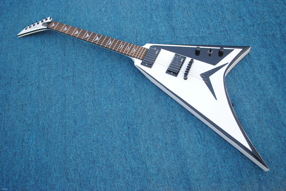 6-saitige E-Gitarre mit weißem Korpus, Griffbrett aus Palisander, schwarzer Hardware und Schlagbrett, individueller Service Image