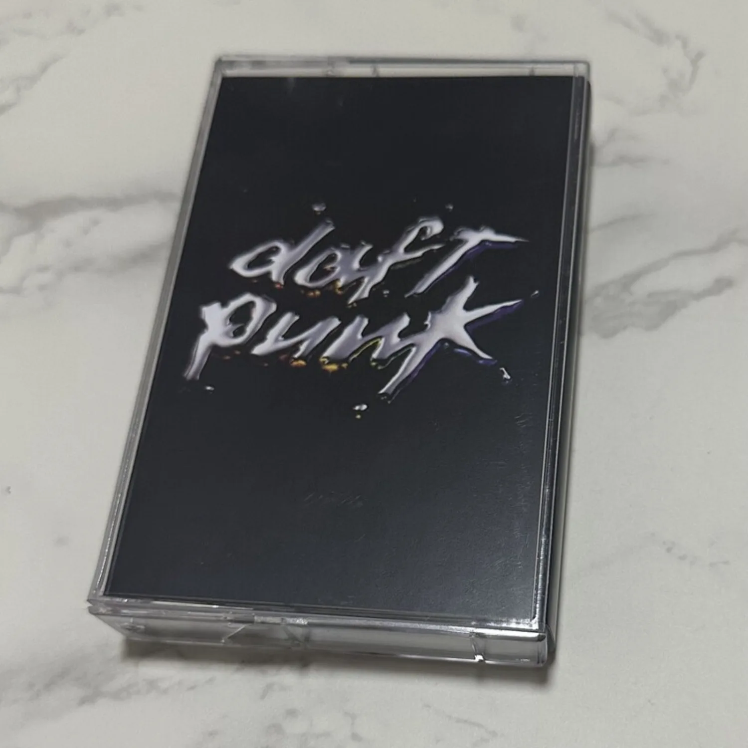 Daft Punk Französische Elektronische Tanzmusik Kassette Versiegelt Komplett mit Offiziellem Liedtextbuch Vintage Retro Audio Sammlerstück Image