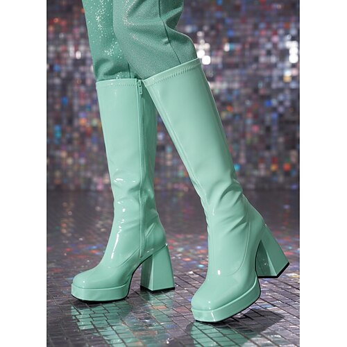 Kultige rote Disco-Gogo-Stiefel für Damen aus den 1970er-Jahren – glänzende, wadenhohe Plateau-Stiefel aus Lackleder mit Blockabsatz für Retro-Partys und Go-Go-Tanzen Vintage-Mode Image