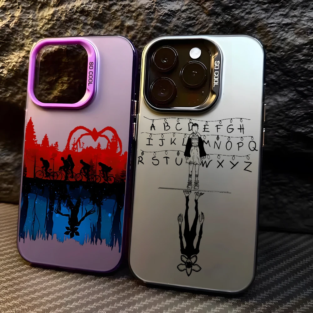 Cover Rigida Colorata Argento per iPhone 17 Air 16 16e 15 14 Plus 13 12 11 Pro Max X Xs XR 8 - Tema TV S-Stranger Things