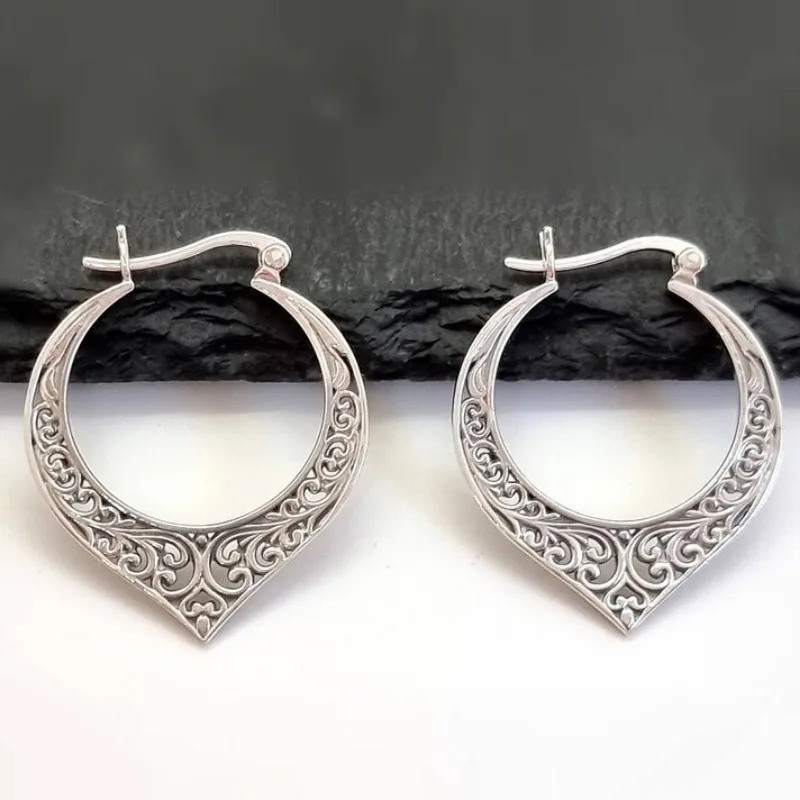 Vintage-Ohrringe aus Kupfermaterial mit handgeschnitztem, strukturiertem Design, silberne Creolen für Damen, Bohemian-Stil, modischer Urlaubsschmuck, Geschenk Image