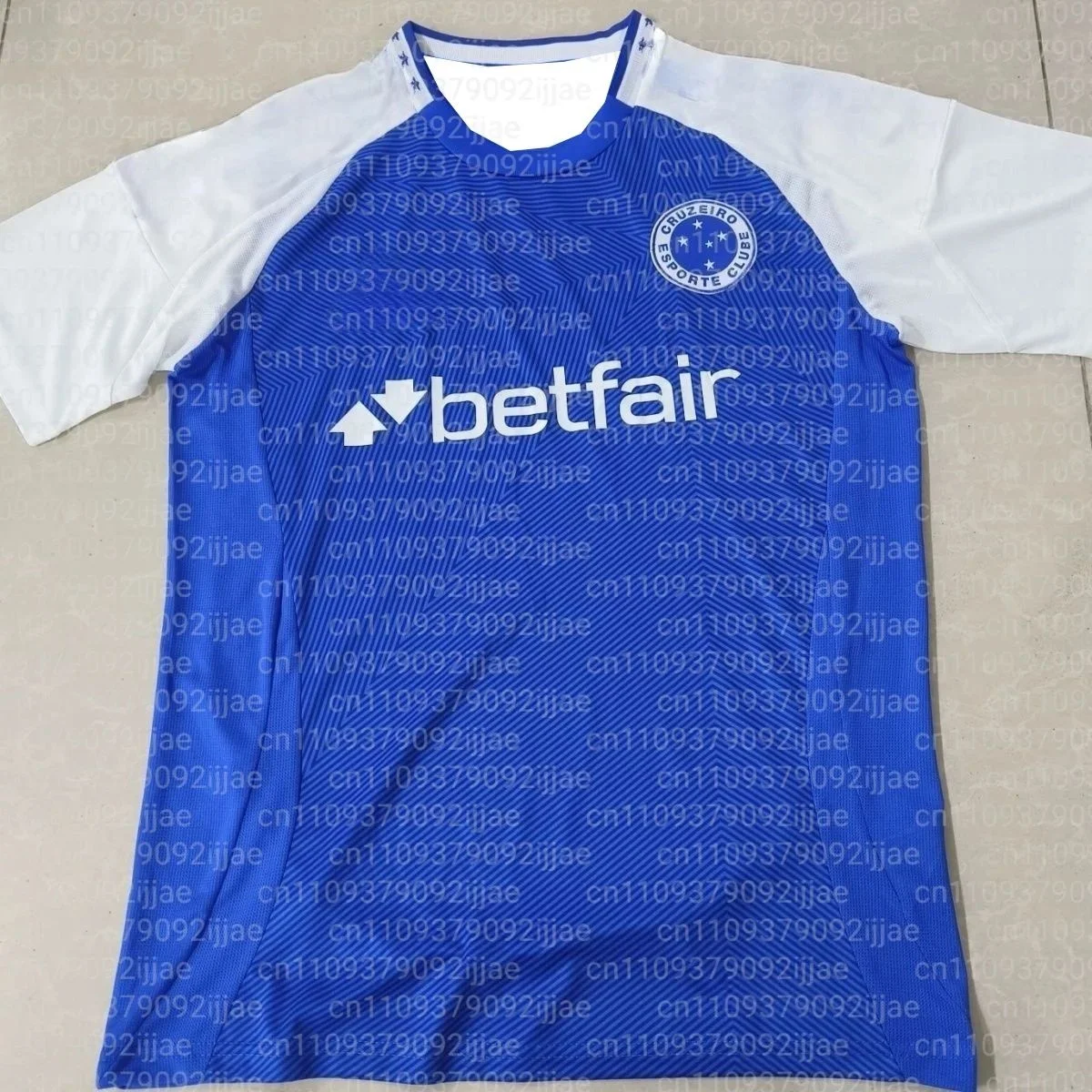 Maillot domicile bleu du Cruzeiro Esporte Clube, sponsor Betfair, football brésilien de la Série A