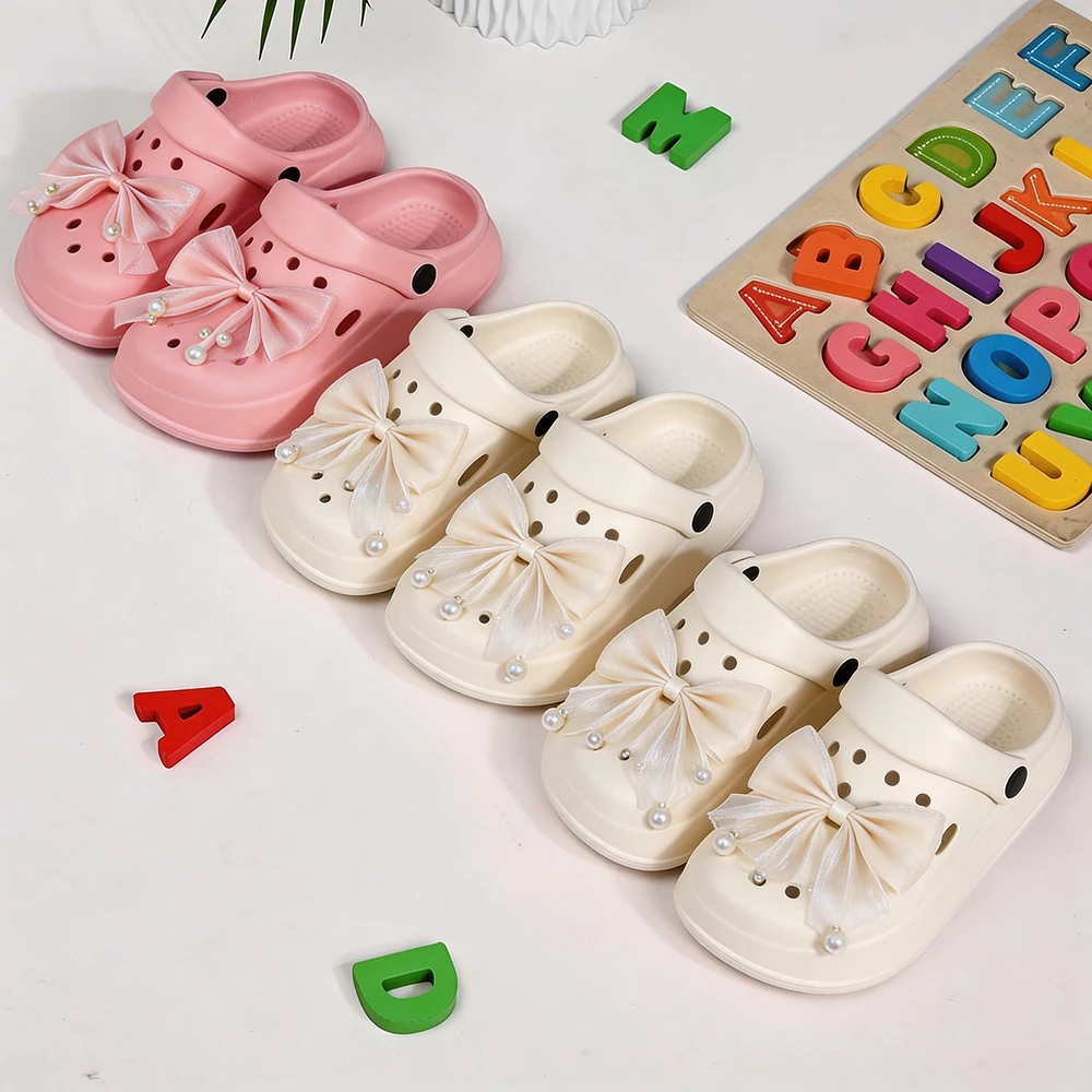 Sommer Mädchen Hausschuhe Kinder Schuhe mit Spitze und Schleife Gartenschuhe Weiche Rutschfeste Cartoon-Design Indoor Outdoor