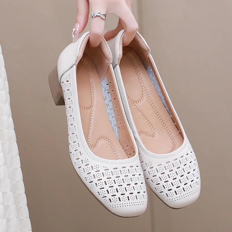 GKTINOO Echtes Leder Hohle Mama-Sandalen für Damen 2026 Neue Sommerschuhe mit dicken Absätzen, weicher Sohle, atmungsaktive Damenschuhe