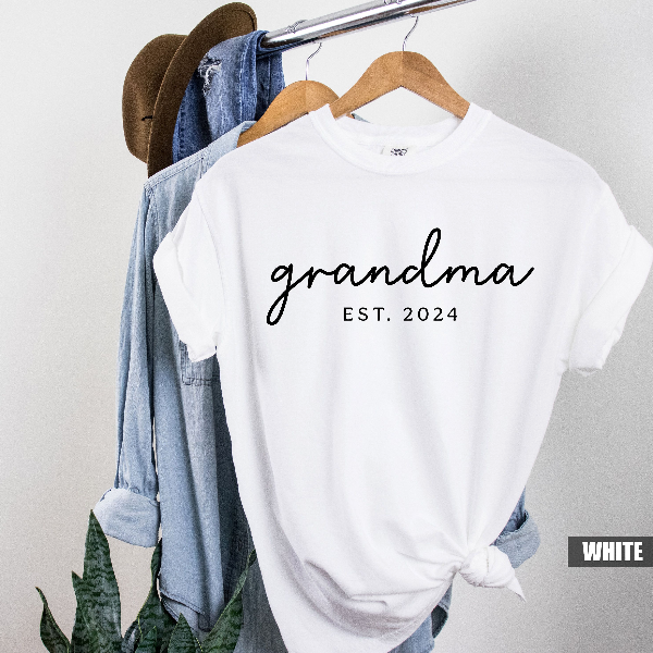 Grandma Est 2024 Shirt New Grandma Gift Minimalist Grandma T Shirt Cute Family Tee navy 2xl sweatshirt