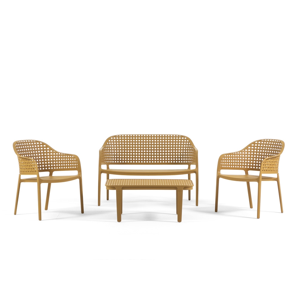 RATTATAN Gartenlounge-Set mit Sofa, 2 stapelbaren Sesseln und Beistelltisch aus geflochtenem Polypropylen, Terrasse, Pool, Bar, robust – Sirmione - Ocker Image