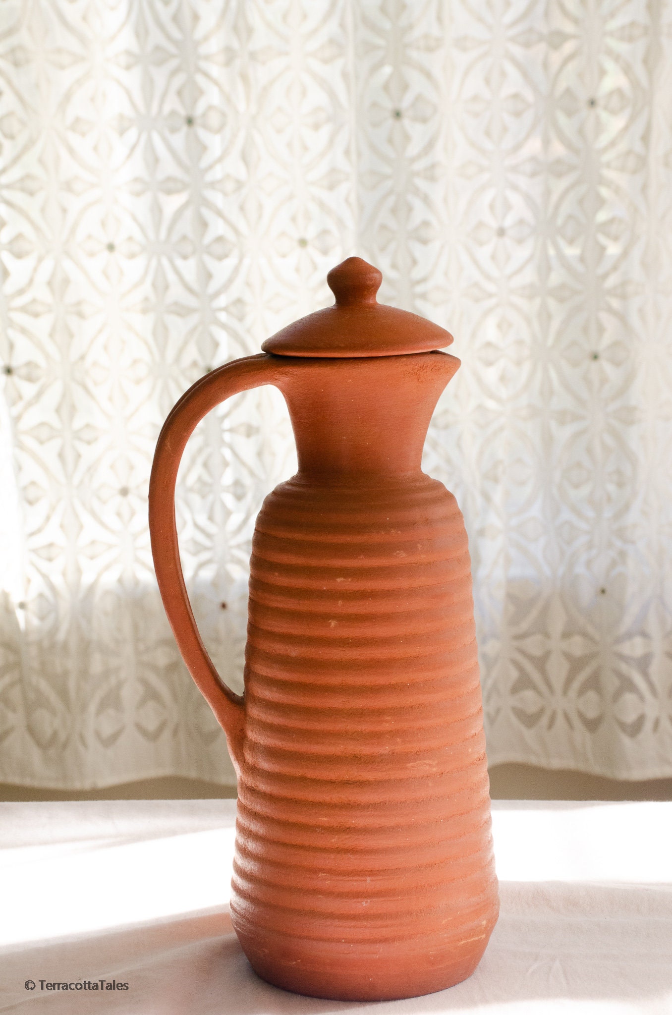Brocca in terracotta fatta a mano, brocca in terracotta, brocca per l'acqua, brocca di argilla, arredamento rustico, regalo fatto a mano per la festa