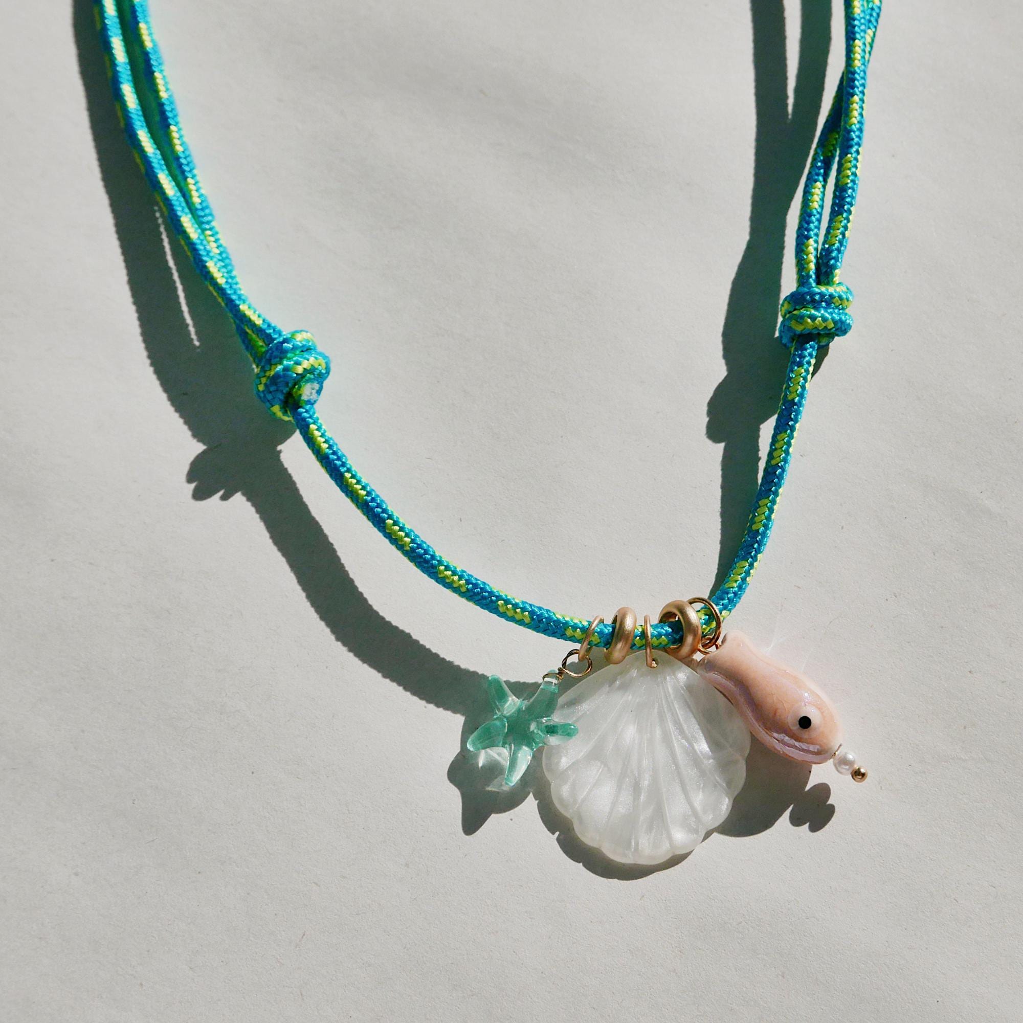 Collana con ciondolo in paracord, collana in paracord regolabile, collana con ciondolo estiva, collana con ciondolo in corda, collana con ciondolo reg