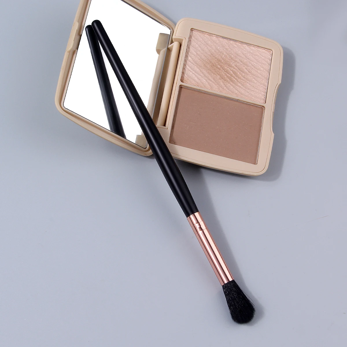 Multifunktionaler Highlighter-Pinsel, Rouge-Pinsel, Konturpinsel, ultraweicher Gesichts-Make-up-Pinsel - tragbares Schönheitswerkzeug Image