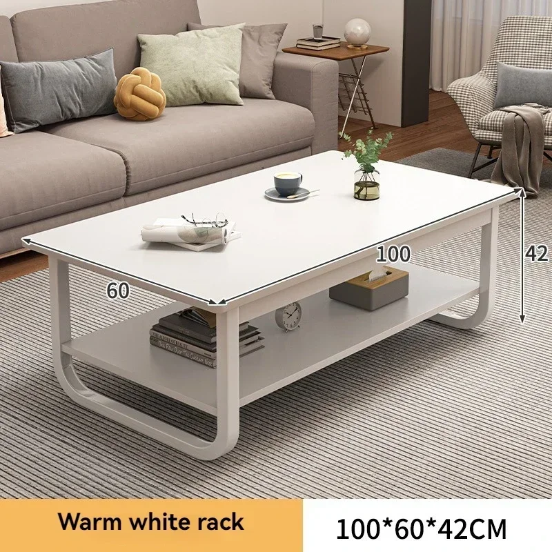 Moderner minimalistischer Couchtisch, kleine Wohnung, Wohnzimmer, Sofa, Balkon in der Nähe, Teetisch, Mietwohnung, rechteckiger Teetisch