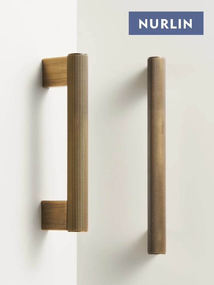 Nurlin Massives Messing, antikes Messing, lineare Küchenknöpfe, lange T-Bar, Möbel, Kleiderschrank, Schublade, Griffe, Zugschrank, Stangen, quadratische Füße