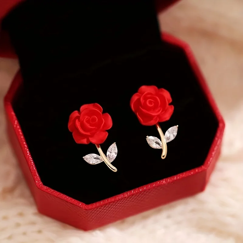 Neue rote Rosenohrringe, exquisite und elegante Rosenblütenohrringe, neue und stilvolle, vielseitige Ohrringe Image