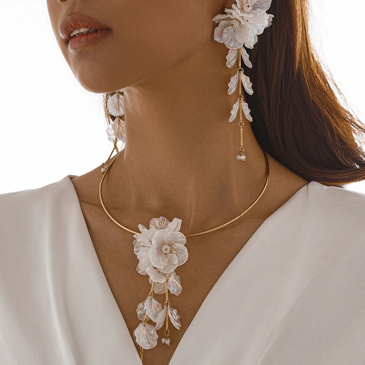 Ingemark Kreative Punk Drehmomente Kette Halskette Frauen Mi Braut Elegante Weiße Blume Hängenden Tropfen Ohrringe Mi Braut Schmuck Set