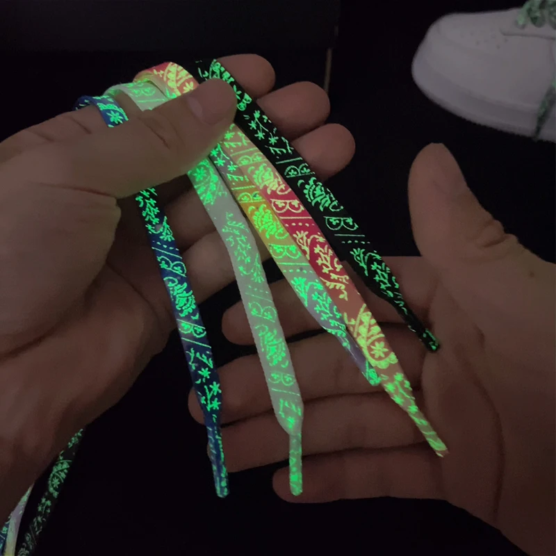 Neue leuchtende Schnürsenkel für Turnschuhe, flache Schnürsenkel mit Spritztinte, fluoreszierende, leuchtende Laufstiefel-Schnürsenkel, coole Schnürsenkel, 1 Paar Image