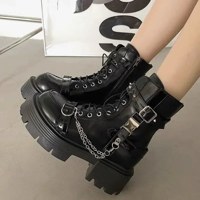 2026 Neue Damenstiefel Gothic Damenschuhe mit Nieten-Ketten-Design Kurze Stiefel Modische Rock-Stiefel mit Metalldekor Punk Damenschuhe
