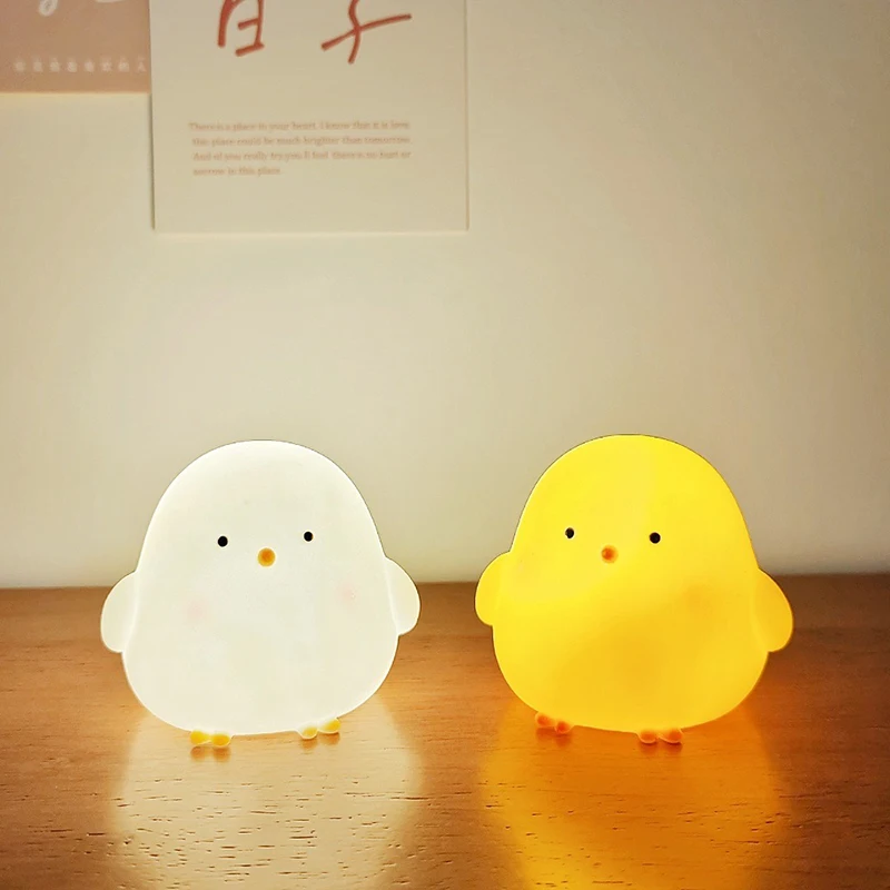 Silikon LED Nacht Nachtlicht ABS Kleines Huhn Niedliche Schreibtischlampen Kinderzimmer Schlafzimmer Mit Knopfbatterie Deco Nachtlampen