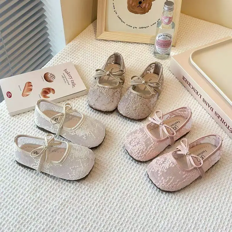 2026 Neue Frühlings-Prinzessinnen-Schuhe für Mädchen Beige Spitze Mesh Schleife Mary Jane Ballerinas Atmungsaktive Kinderschuhe
