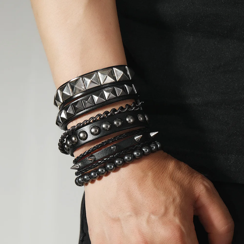 Vintage Lederarmbänder Punk Row Cuspidal Spikes Rivet Stud Wide Cuff PU-Leder Punk Gothic Rock Unisex Gothic-Accessoires