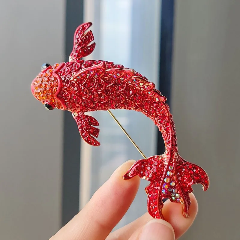 Trendy Rote Koi Fisch Strass Broschen Für Frauen Unisex Vintage 3-Farbe Karpfen Fisch Tier Brosche Pin Mantel Anzug neue Jahr Geschenke Image
