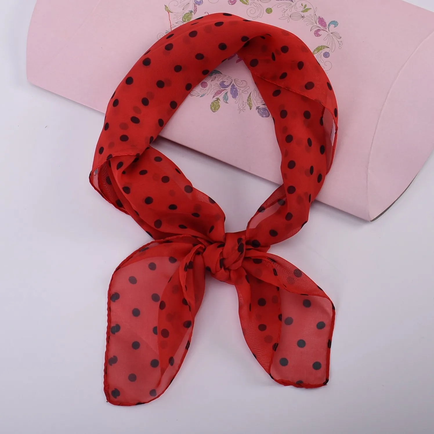 Frühlings-/Sommersaison 65 * 65 Eleganter kleiner quadratischer Schal mit Retro-Punkt, leichter und weicher Chiffon-Schal, weich und atmungsaktiv Image