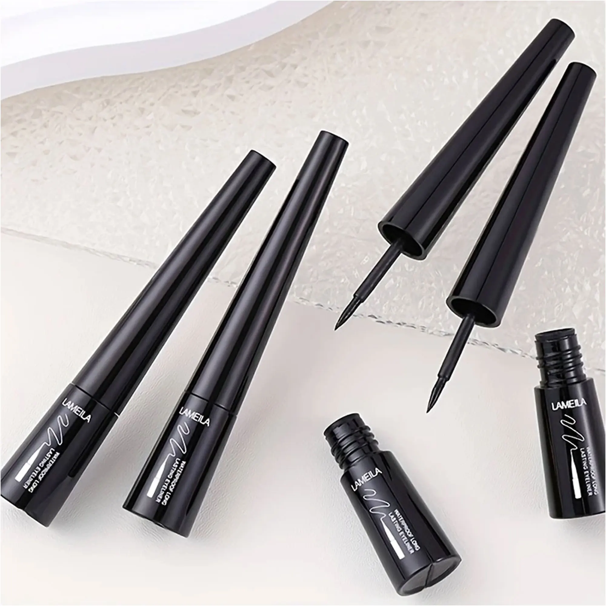 1 Stück Slim Eyeliner ist wasserfest, schweißfest, langlebig und nicht verschmierend. Newbie brauner Eyeliner-Flüssigkeitsstift Image