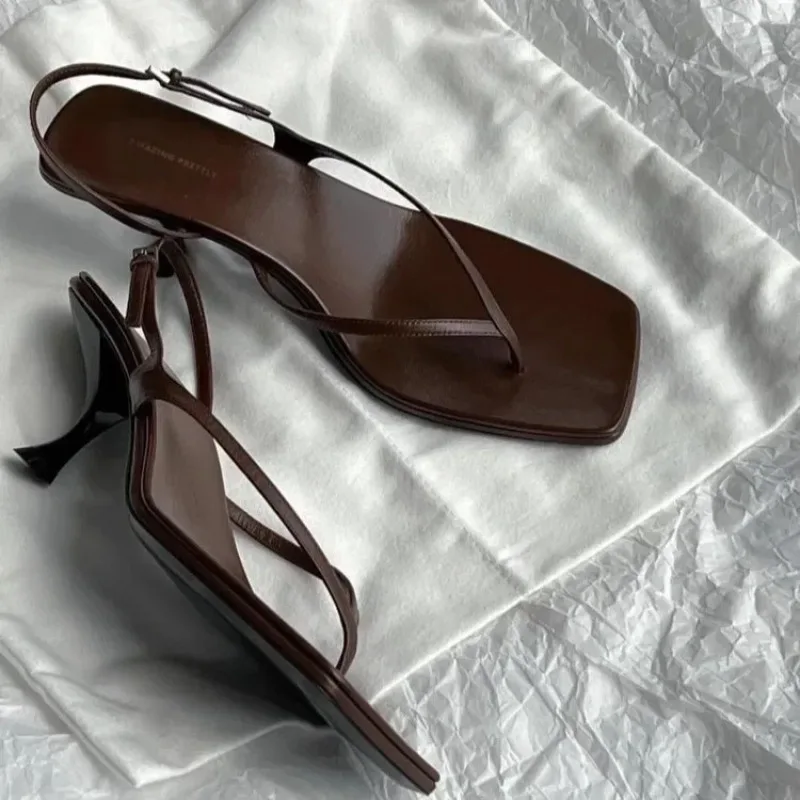 Retro Karree Clip Toe Sandalen Kitten Heel Back Strap Braun Solide Concise Französisch Stil Sexy Mode Frauen Schuhe Sommer Casual