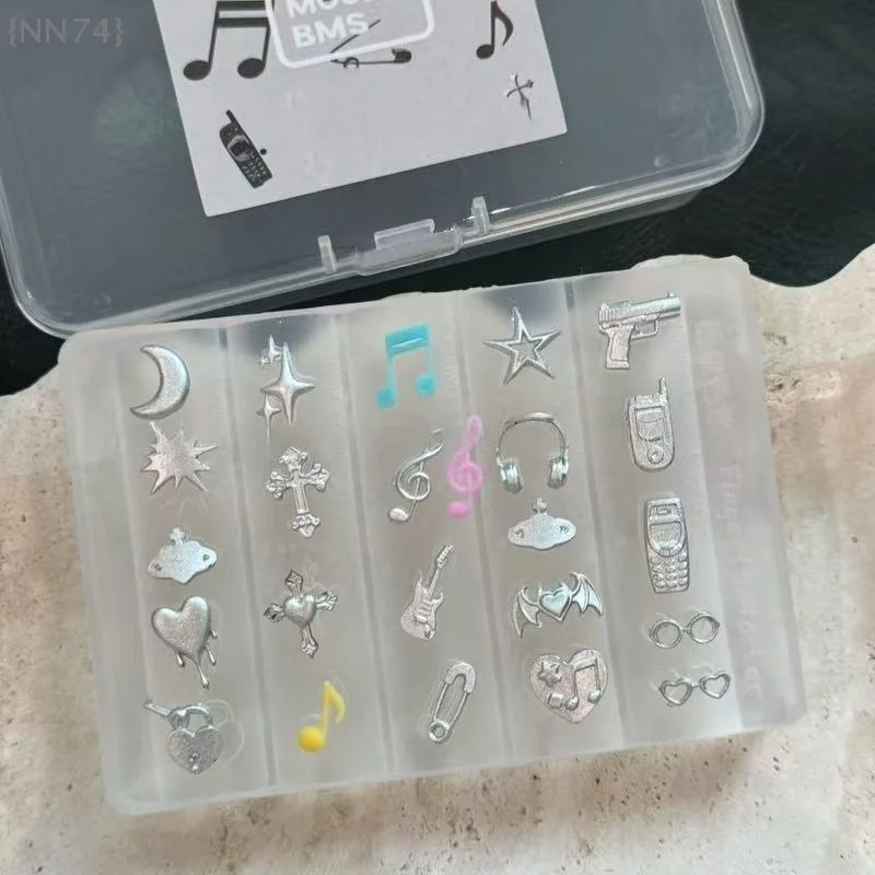 Transparente 3D-Nagelform aus Silikon – Retro-Musik-/Punk-Stil, süße coole Meerjungfrauenschwanz- und Muschelvorlagen für Nägel und Schmuckhandwerk Image