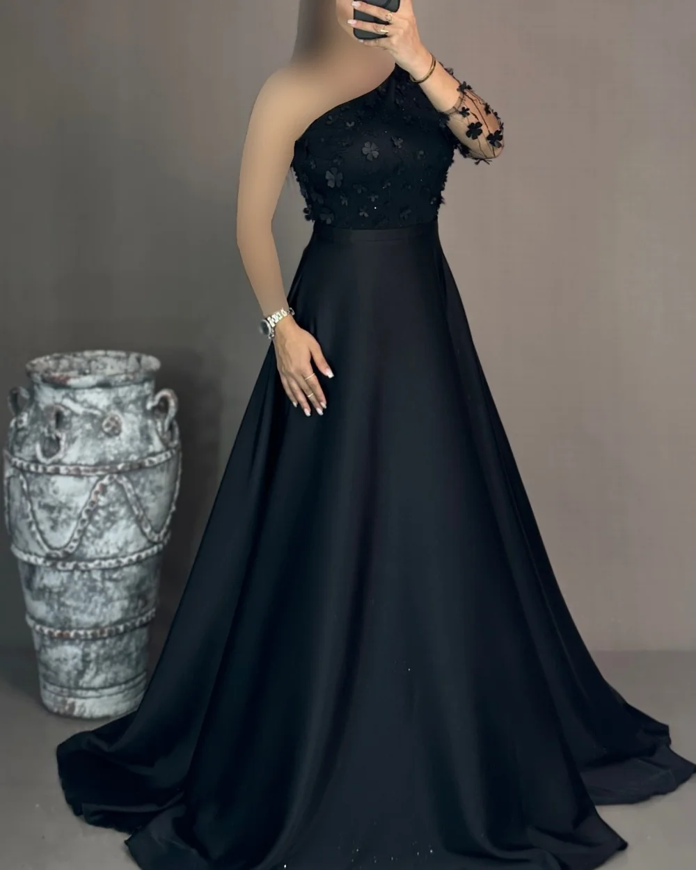 Maßgeschneiderte Mode, moderner Stil, Falten, Schärpe, Blume, A-Linie, One-Shoulder-lange Kleider, maßgeschneiderte Anlasskleider, Größen erhältlich, sexy