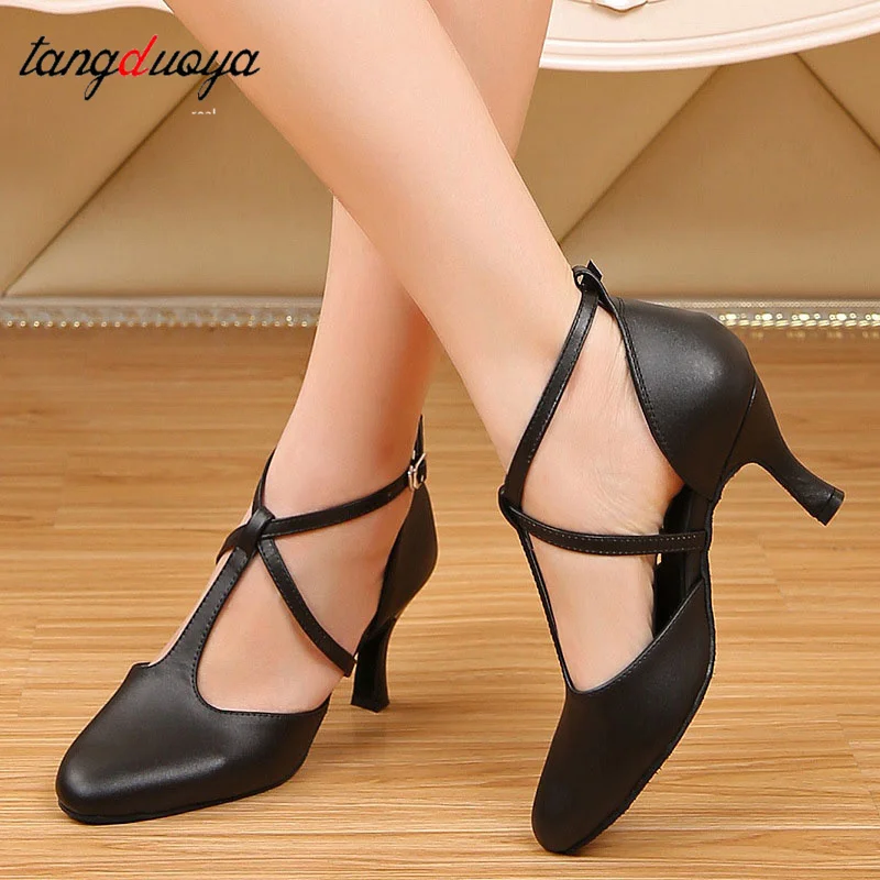Damen Latein-Tanzschuhe Geschlossene Zehen Ballsaal-Lederschuhe Tango-Tanzschuhe Weiche Wildledersohlen Party T-Form Tanzschuhe Sneakers