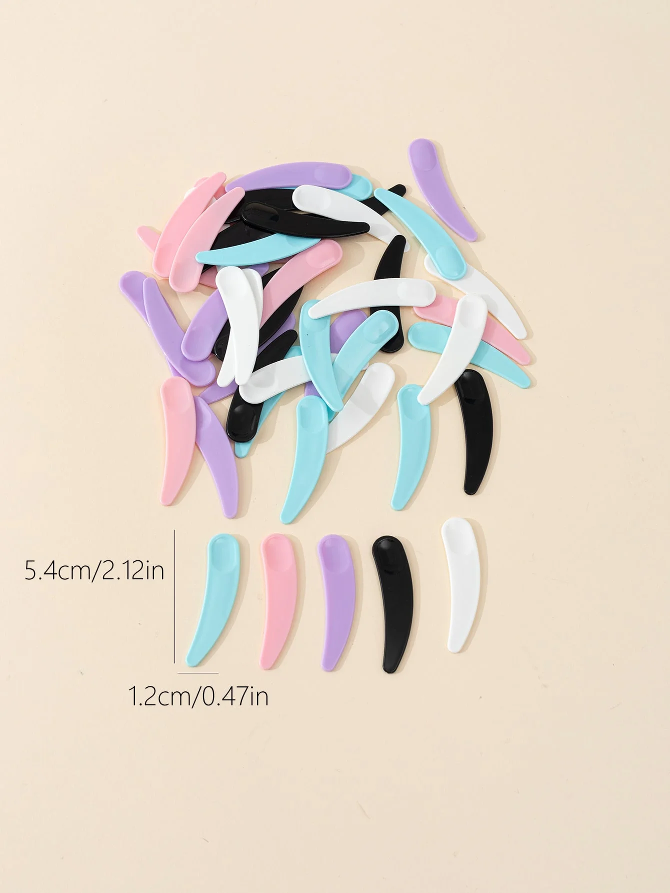 Großhandel 50/stück Mode mehrfarbige kunststoff gesichtscreme löffel schönheit make-up spezielle crescent löffel mini kleine augencreme löffel Image