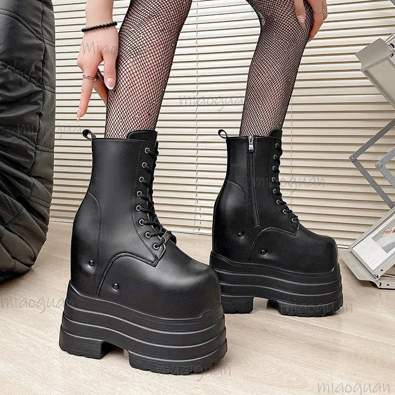 Höhensteigernde hohe Damenstiefel aus schwarzem Leder mit dickem Boden, Plateauschuhe, seitlicher Reißverschluss, Gothic-Punk-Kurzstiefel, Street-Style Image