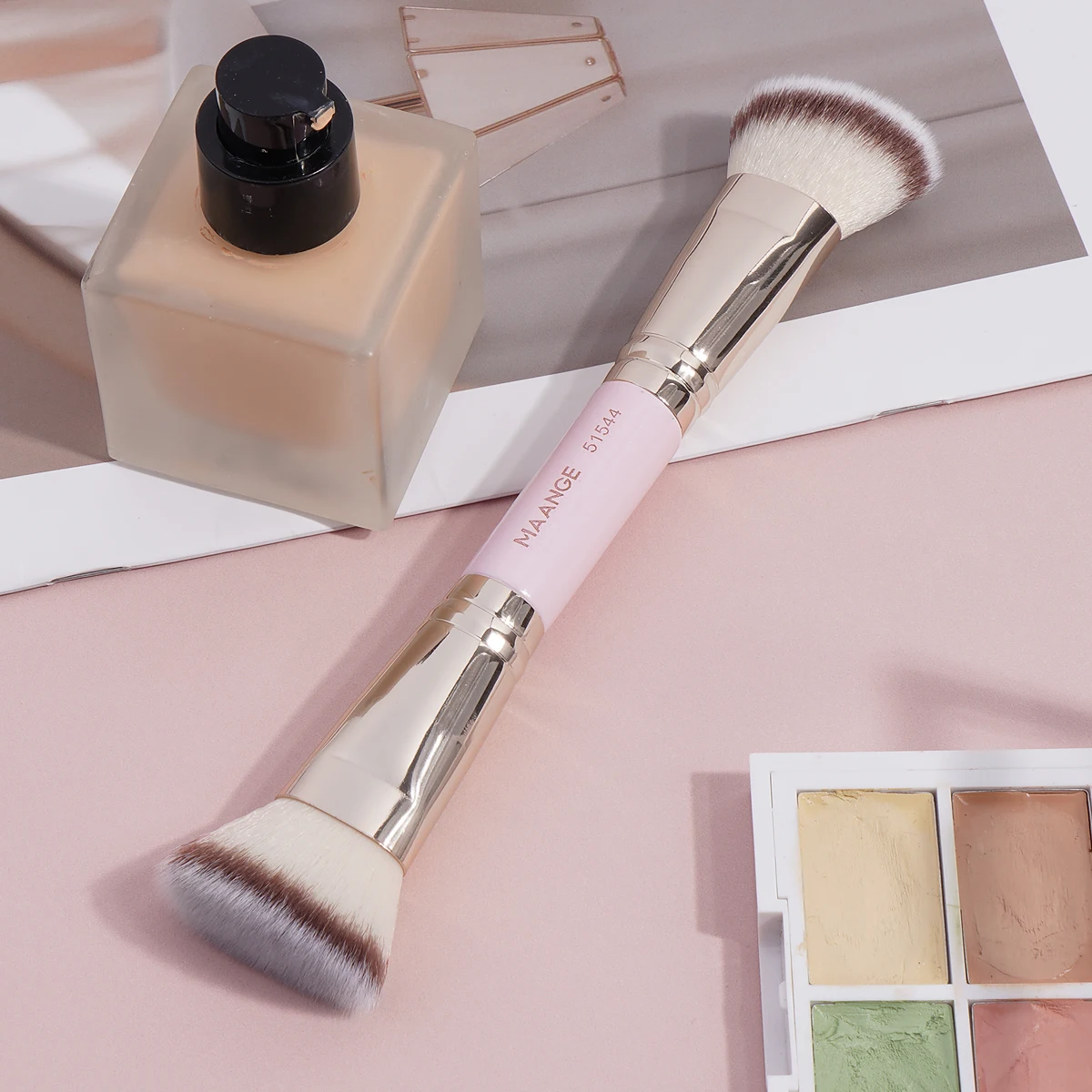 MAANGE Doppelkopf-Make-up-Pinsel, 2-in-1, flacher/gewinkelter Foundation-Concealer, Konturpinsel zum Mischen von losem Puder, flüssige Creme Image