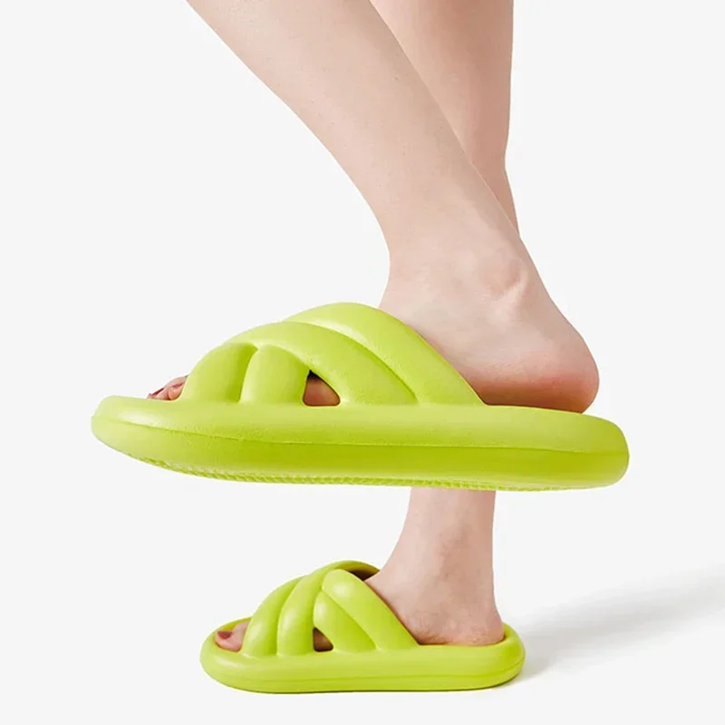 Home weiche Sohle Kissen rutschen für Frauen Sommer Mode dicke Plattform Cloud Hausschuhe Frau flache rutsch feste Flip Flops Sandalen Image