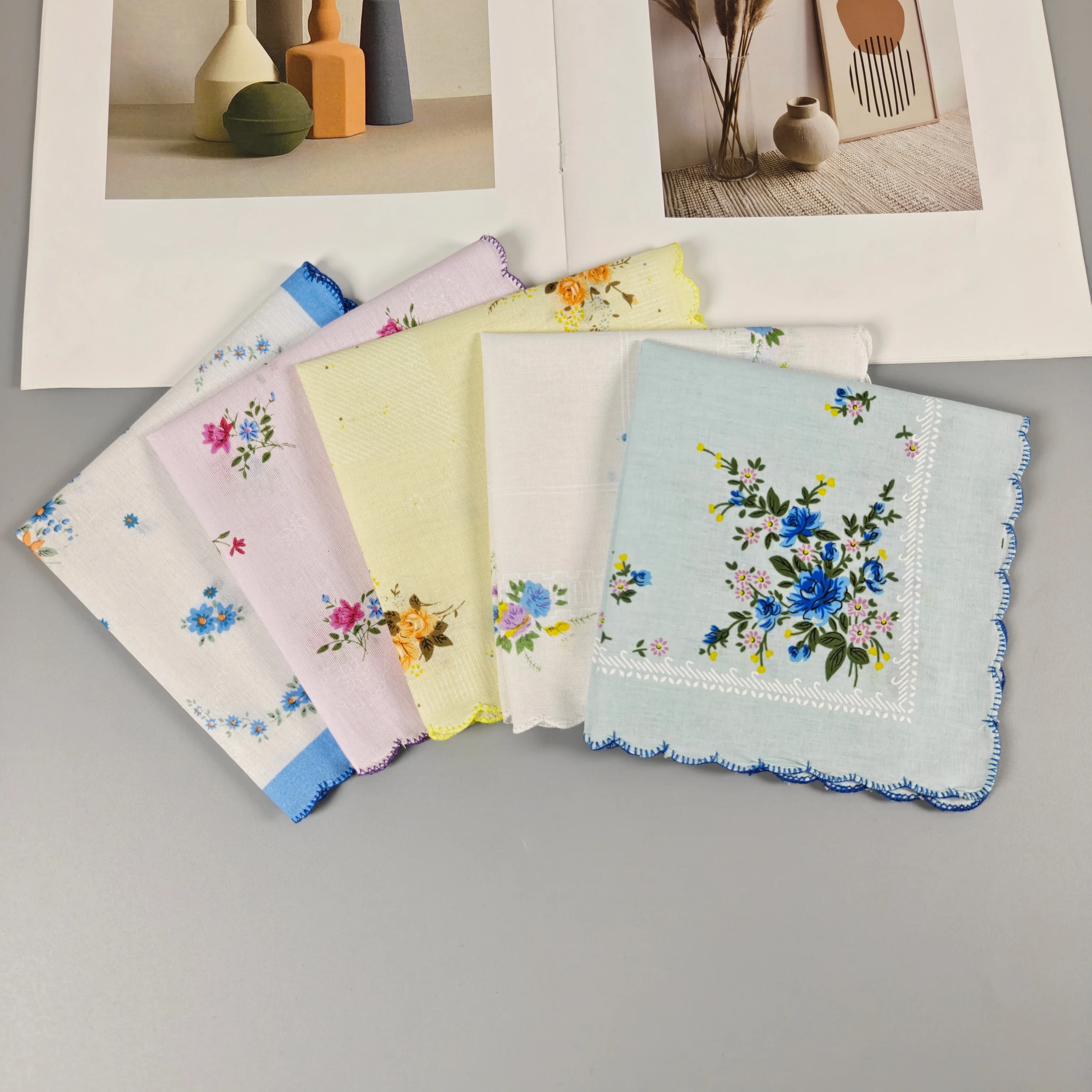 Dünnes, 11,6 Zoll/29,5 cm großes Baumwoll-Halstuch für Damen, bedruckt, Retro-Stil, 5-teiliges Set für eine Woche Image