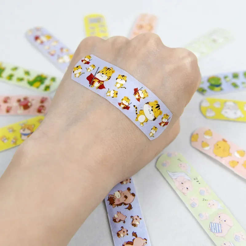 120 teile/satz Cartoon Pflaster Runde Streifen Form Pflaster für Erste Hilfe Wunde Dressing Patch Klebe Bandagen Woundplast Band Image