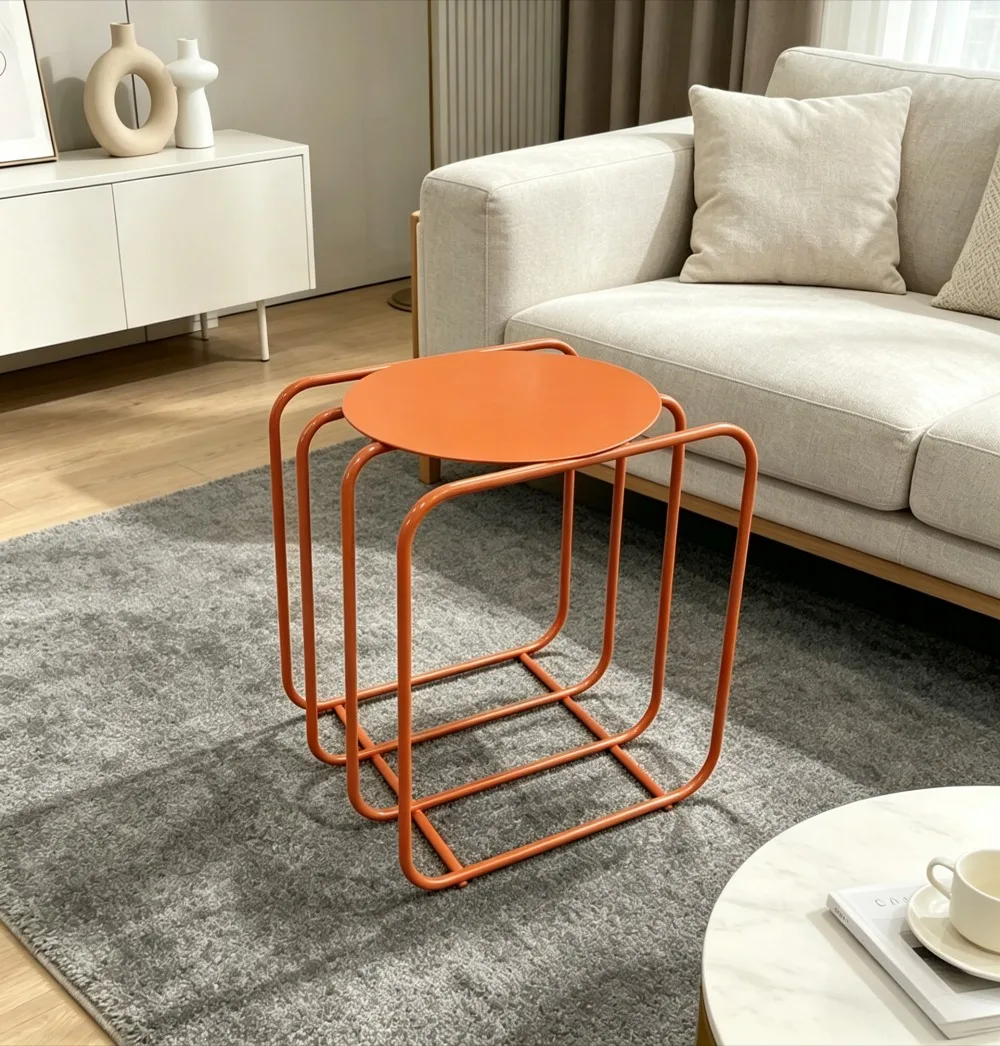 Stilvoller C-förmiger Metall-Beistelltisch, Runder Sofa-Beistelltisch, Moderner Mobiler Couchtisch für Wohnzimmer, Einfache Montage