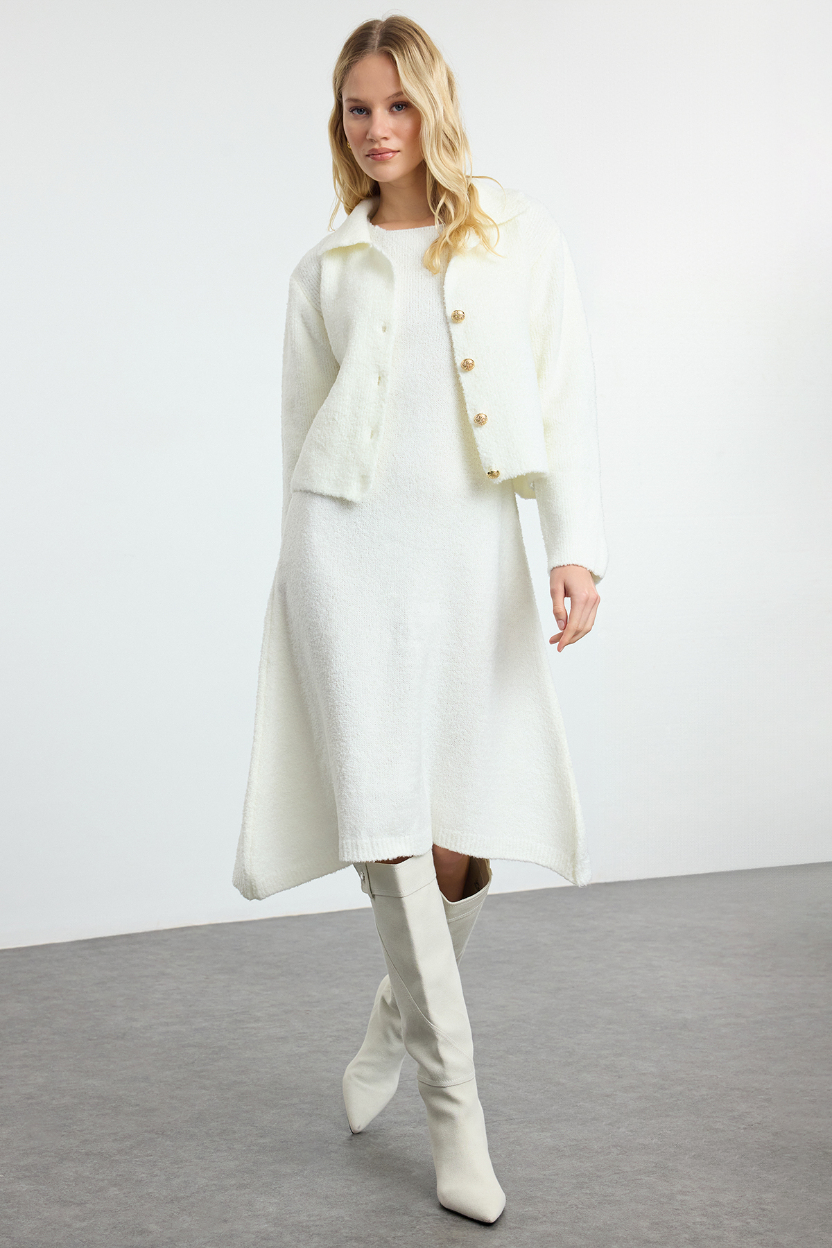 ecrufarbenes, gerades, mittellanges, lässiges/alltagstaugliches, figurbetontes Damenkleid