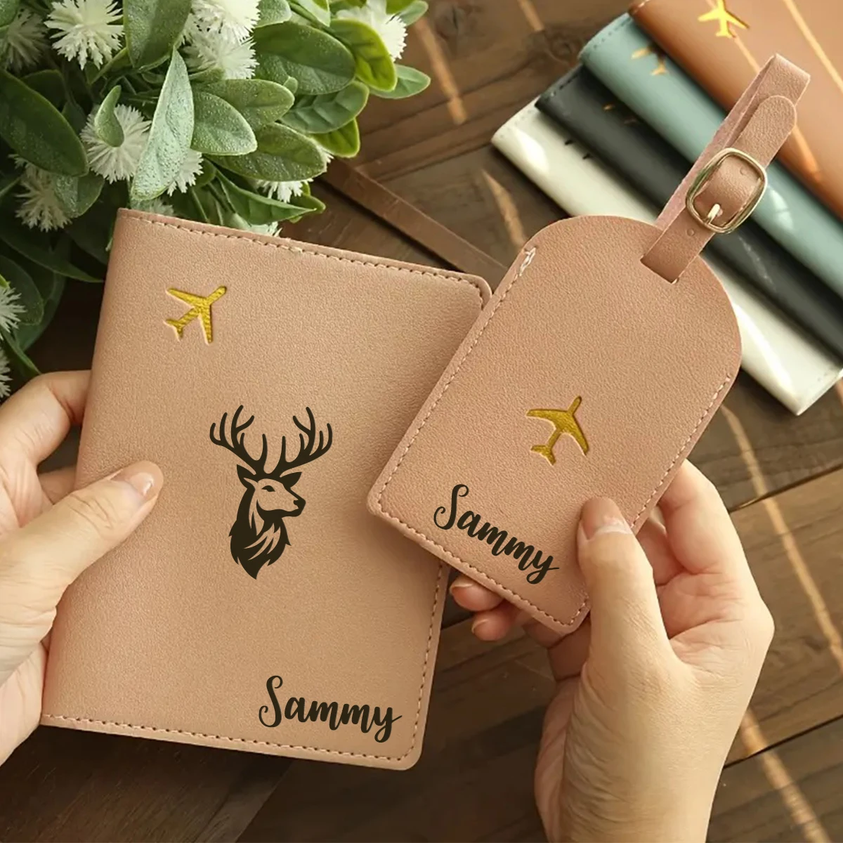 Personalisiertes Reisepass-Set mit goldenen Buchstaben, Gepäckanhänger-Set, 2-teiliges Set, Heißprägung mit individuellem Namen und Identifikationsanhängern, Datenschutzetiketten Image