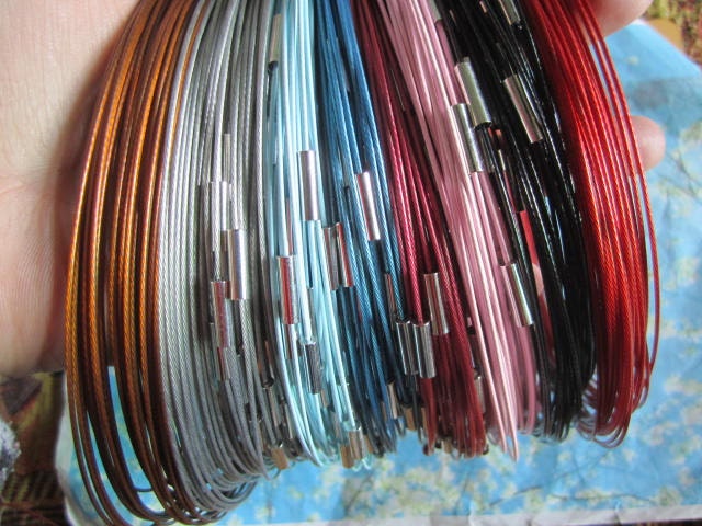 50 pezzi (più di 20 colori) NUOVO NUOVO NUOVO 18 pollici 1 mm assortiti cordini/fili per collane in acciaio inossidabile con fermagli magnetici in acc