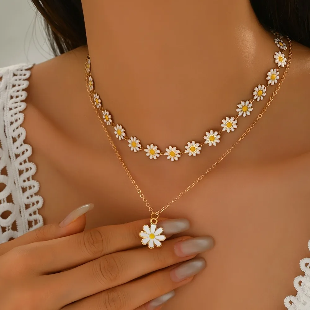 1 set di 2 pezzi di collane con ciondolo a catena con margherite in stile retrò - Collana a doppio strato con ciondolo a fiore bianco, adatta per donne e ragazze per l'uso quotidiano, per la spiaggia