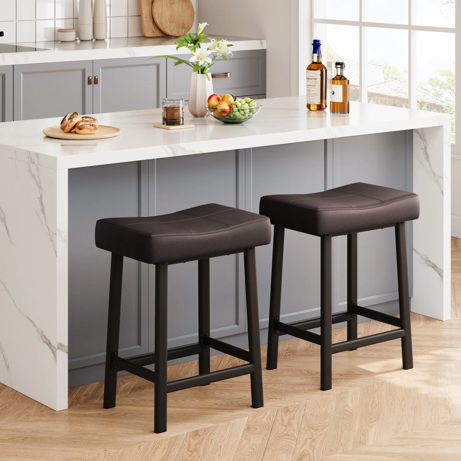 Barhocker-Set mit 2 Stück, rückenfreie Sattel-Barhocker, 61 cm hohe Sattelhocker, Thekenhocker aus PU-Leder für Küche und Bar