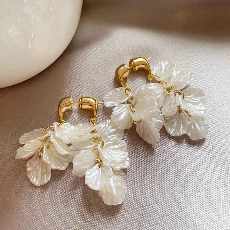 Korea Neue Design Mode Schmuck Harz Shell Fringe Vorne und Hinten Ohrringe Elegante Frauen Strand Party Zubehör Image