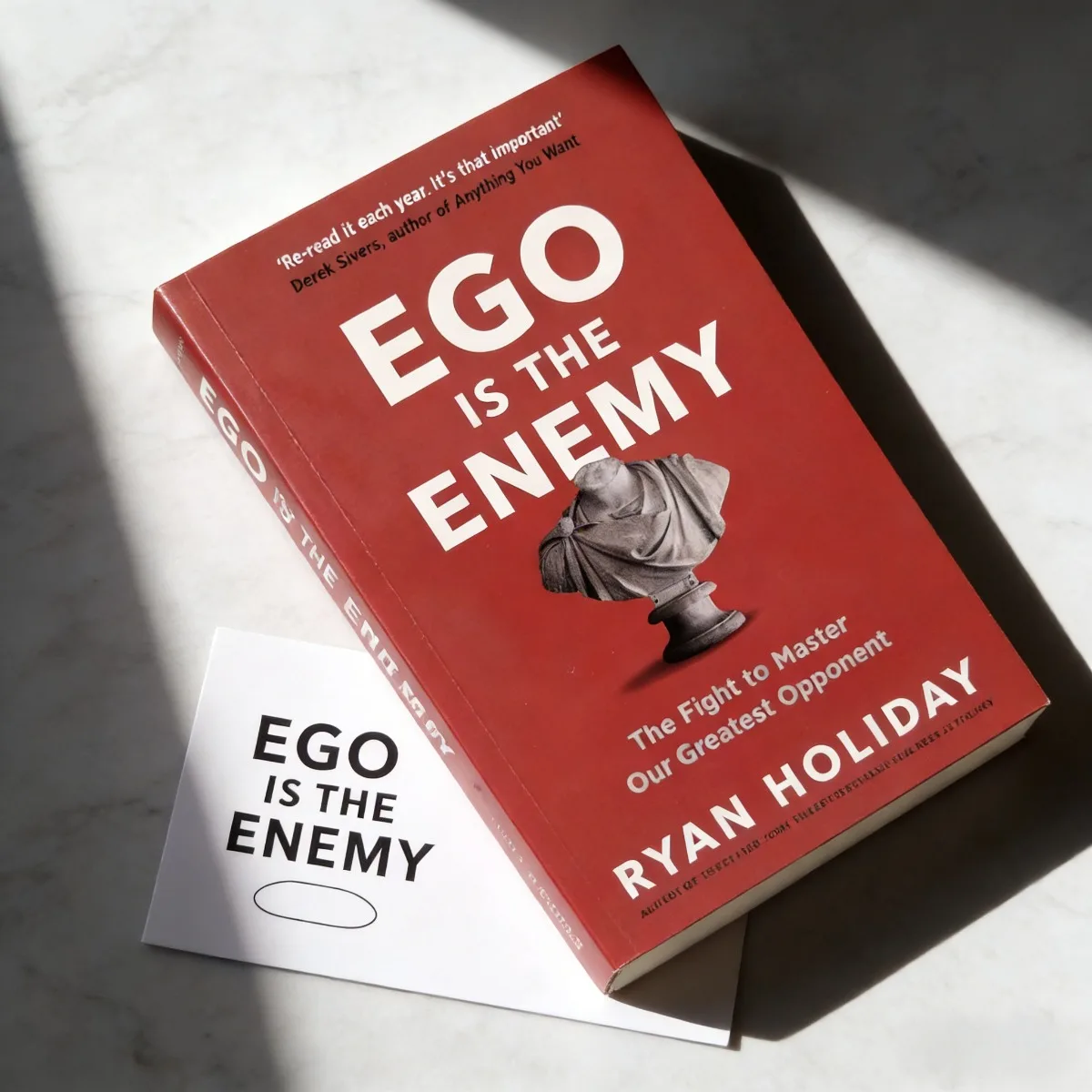 Das Ego ist der Feind: Beherrschen Sie Ihr Ego und überwinden Sie innere Hürden, ein unverzichtbarer Leitfaden für Selbstverbesserung und Denkweise von Ryan Holiday Image