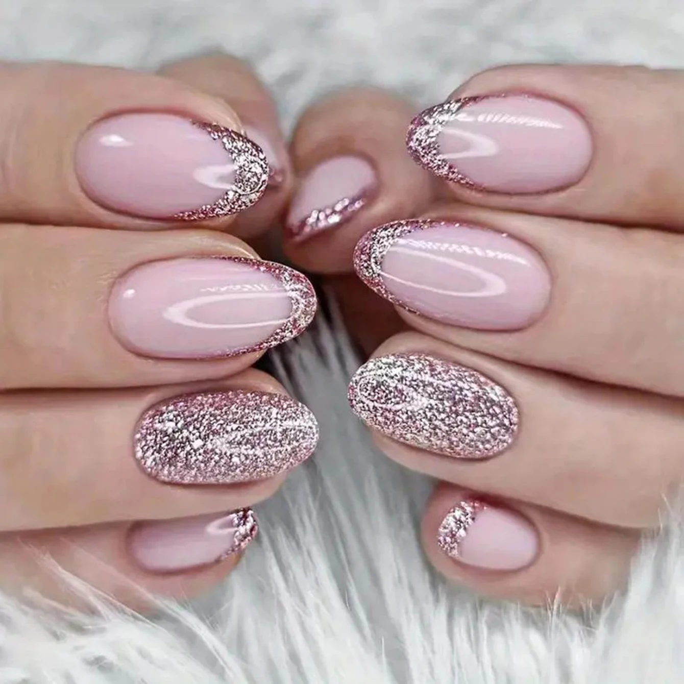24 Stück rosa Glitzer-französische Pressnägel, kurze Mandel-Kunstnägel, glitzernde, vollständige Abdeckung, glänzende, wiederverwendbare Nägel für Frauen Image