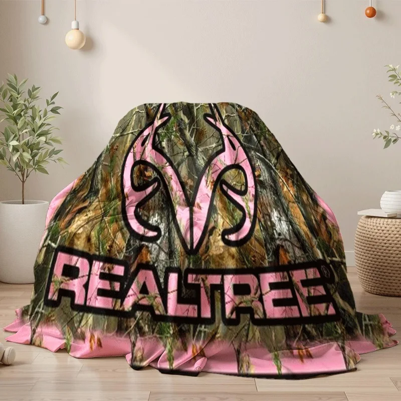 RealTree Camo-Jagddecke – Ganzjahres-Tagesdecke/Überwurf aus weichem Flanell – rosa und braunes Tarnmuster mit RealTree-Logo Image