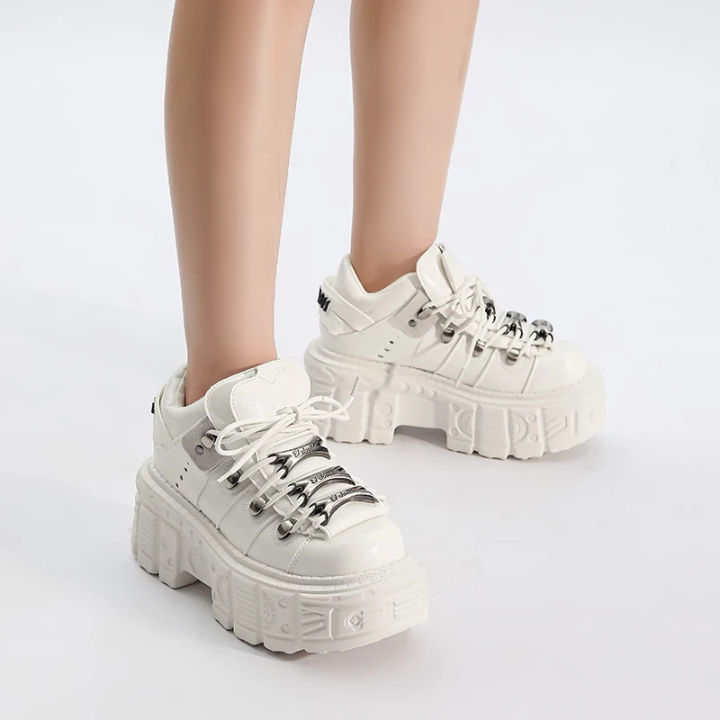 2026, Gothic Ankle Rock Stiefel Frau Turnschuhe Neue Punk Stil Frauen Schuhe Lace-up Ferse Höhe Plattform Schuhe Frau metall Dekor