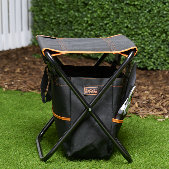 Gartenhocker mit Werkzeugtasche Black+Decker Image
