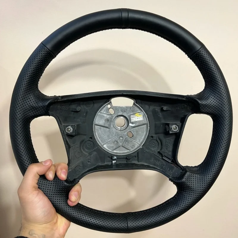 Maßgefertigter Lenkradbezug E46 E39 X3 E83 X5 E53 1995-2006 Handgenähter Mikrofaser-Leder-Lenkradbezug für BMW E36 Image